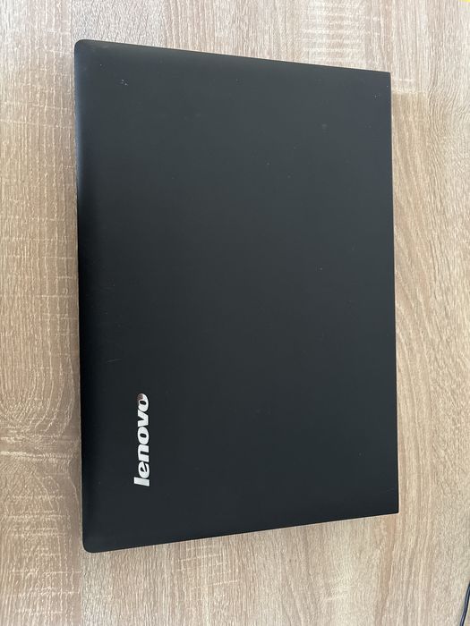 Vand laptop pentru piese