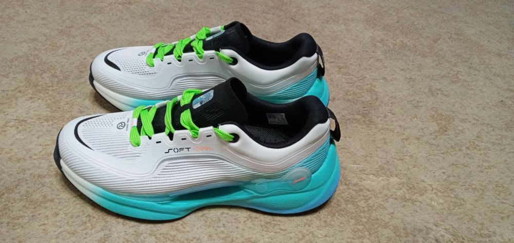 Новые шикарные кроссы Ли Нин, 45-46 размер