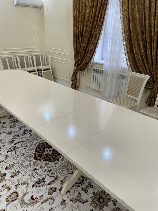 Гостиный стол со стульями 24 шт