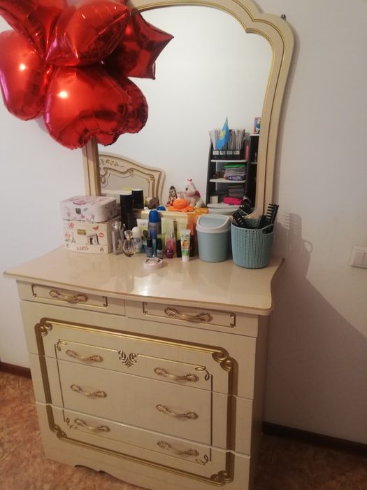 Продам спальный гарнитур.