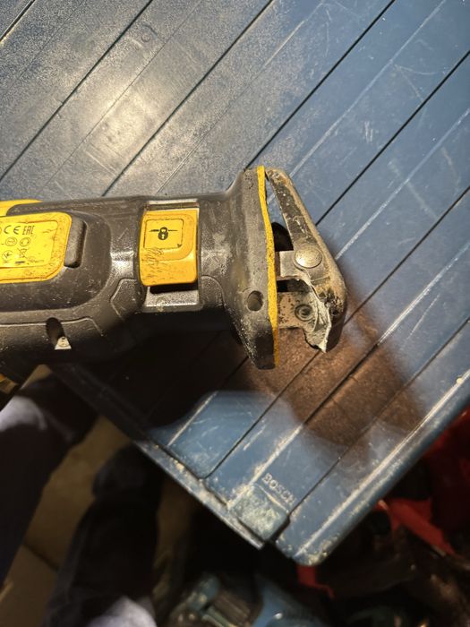 Fierastrau sabie dewalt dcs 367