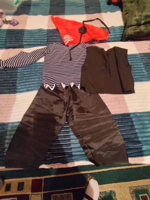 Продам новогодние костюмы