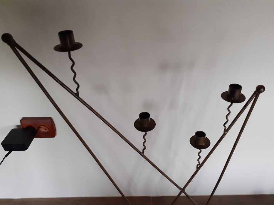 Масивен висок железен свещник - идеален за механа