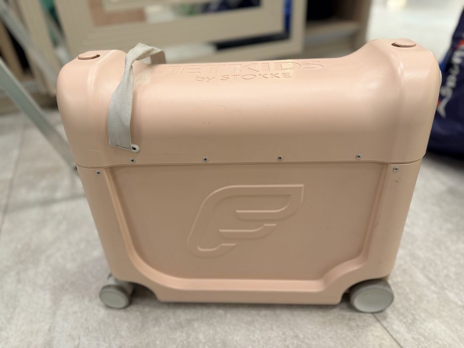 Продам детский чемодан Stokke