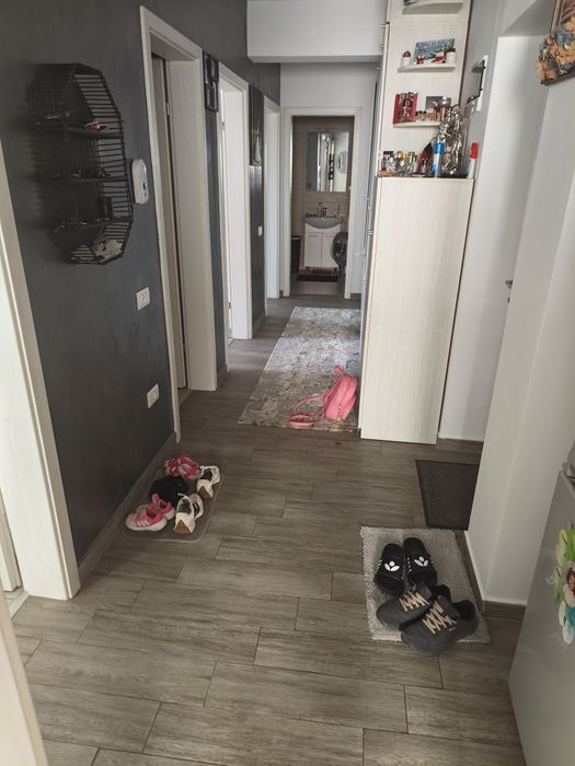 Vând apartament cu 3 camere