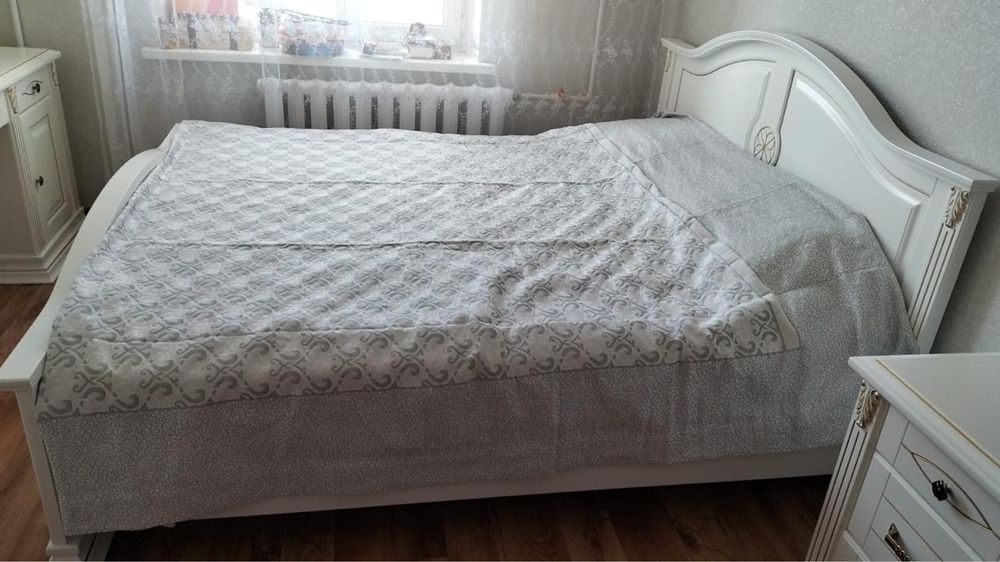 Продам спальный гарнитур.
