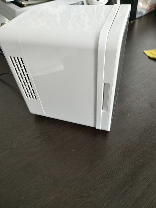 Бьюти -холодильник для косметики