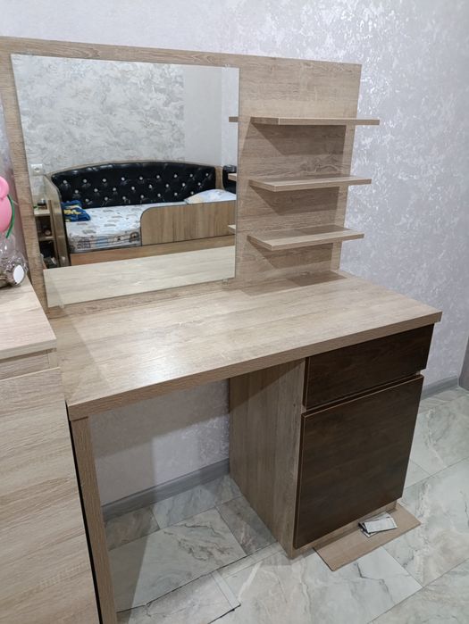 Продам туалетный столик