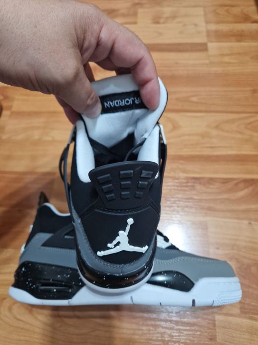 Adidași Jordan patru