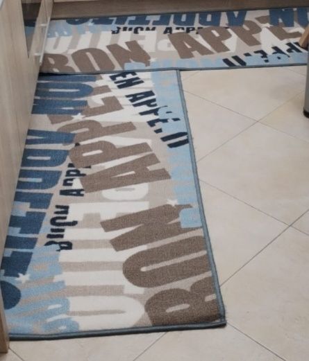 Vând doua covorașe pt bucatarie