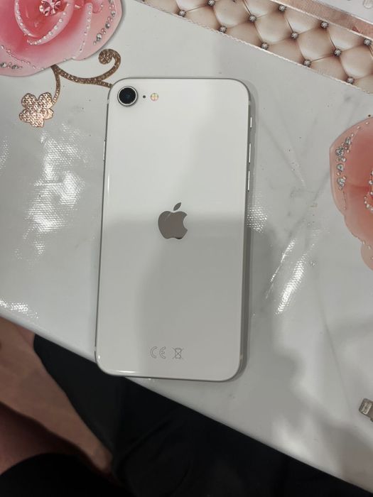 Айфон се 2022.