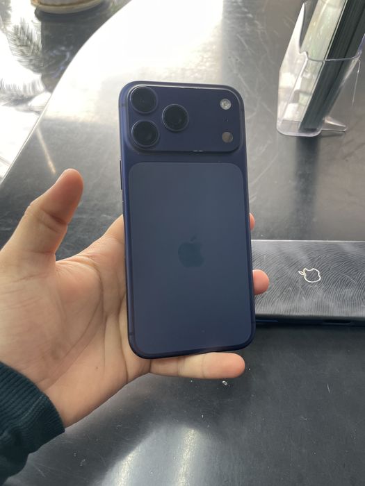 IPhone 17 pro max darc blou