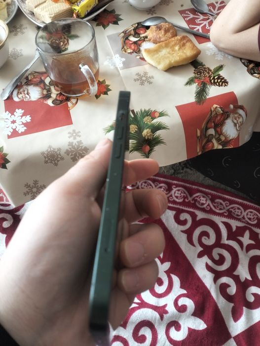 Срочно продам айфон 13