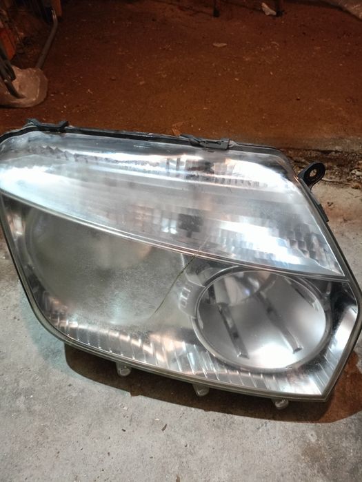 Фарове за части Дачия Дъстър/ Dacia Duster