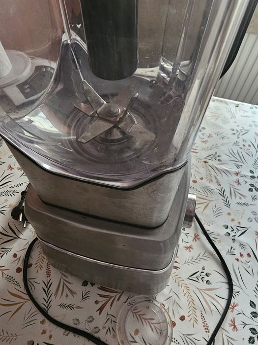 Blender de fructe, smootie maker