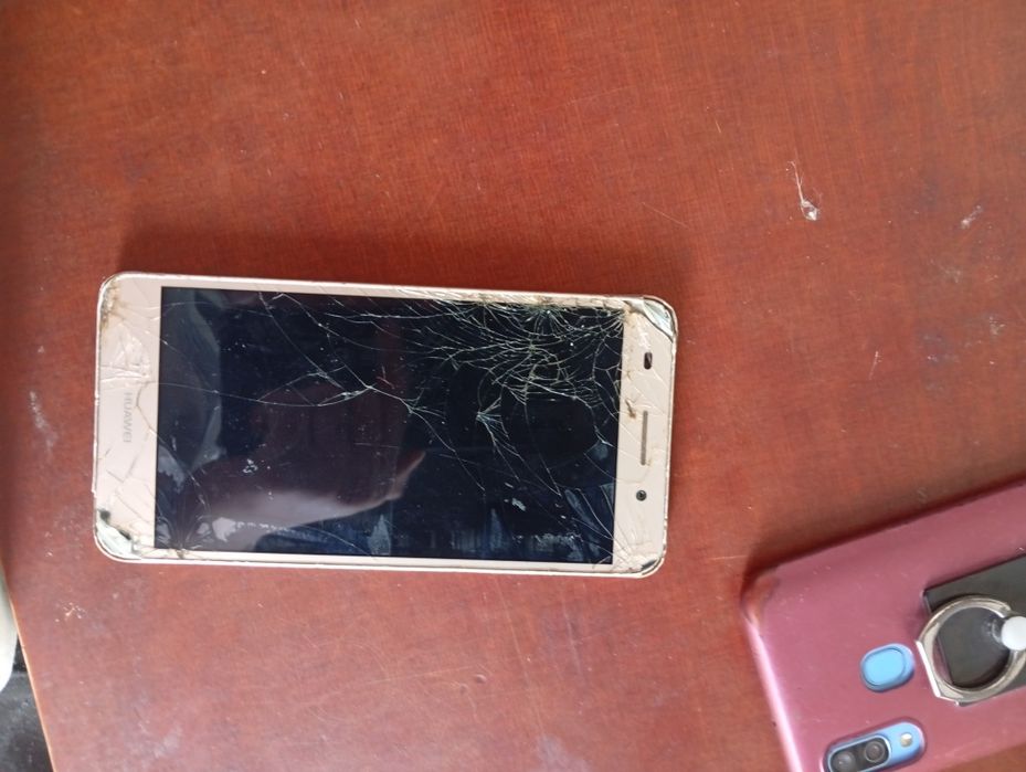 Продам телефоны все рабочие но с нюансами