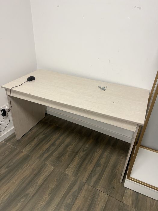 Продам стол и полки