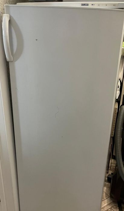 Продам морозильник, почти даром