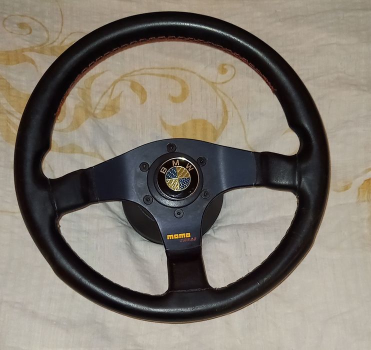 BMW E30 Ursuleț - volan MOMO
