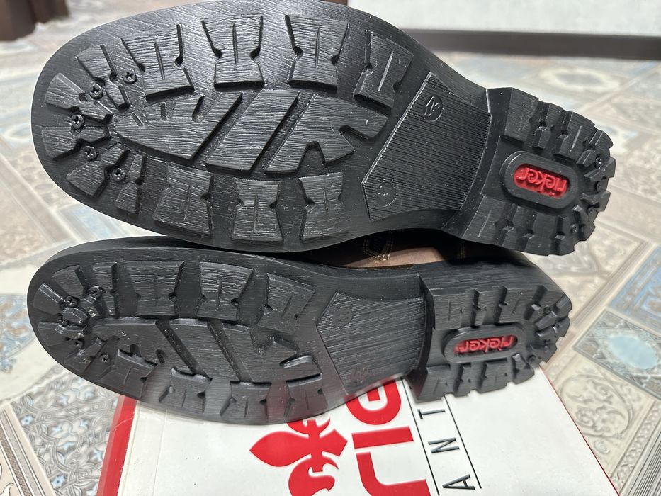 Продам зимнийе ботинки rieker