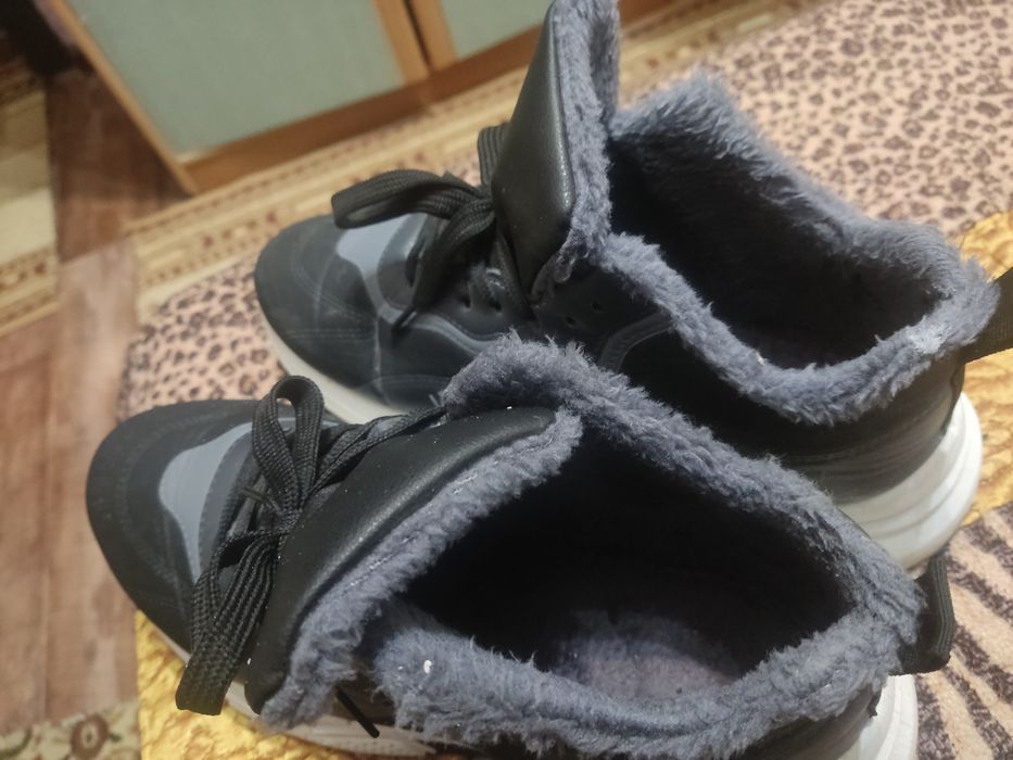 Продам пара обуви