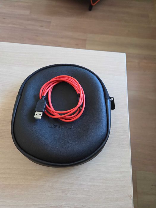 Poly Voyager Focus 2 - безжични слушалки