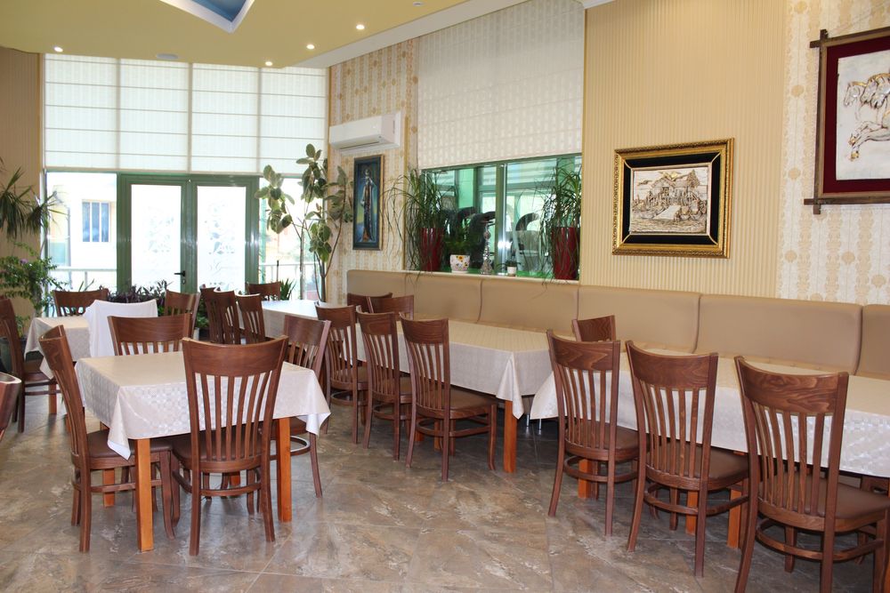 Дава се под наем Хотел в к.к. Слънчев бряг - 1750 кв.м за 100000 € - Снимка #3