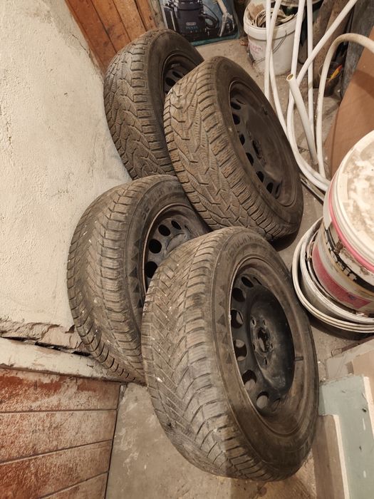 4бр. Железни джанти 16 5х112 със зимни гуми 205/55 R16 и 235/65 R16C firestone