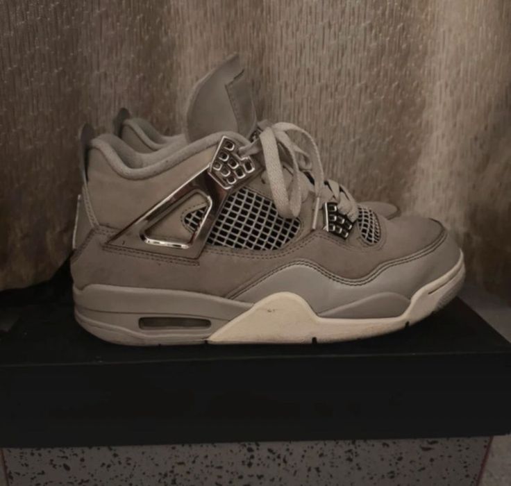 Jordan 4 frozen moments