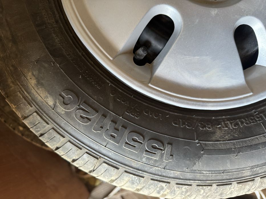 Продам диск с резиной на Шеврале Дамас