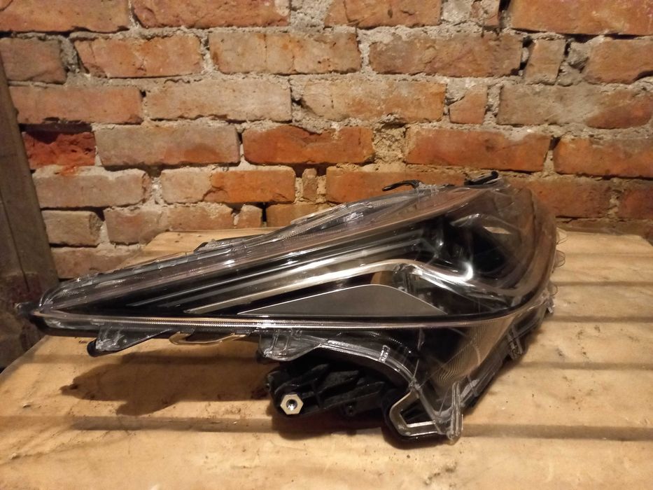 Десен фар LED за Тойота Корола седан след 2019