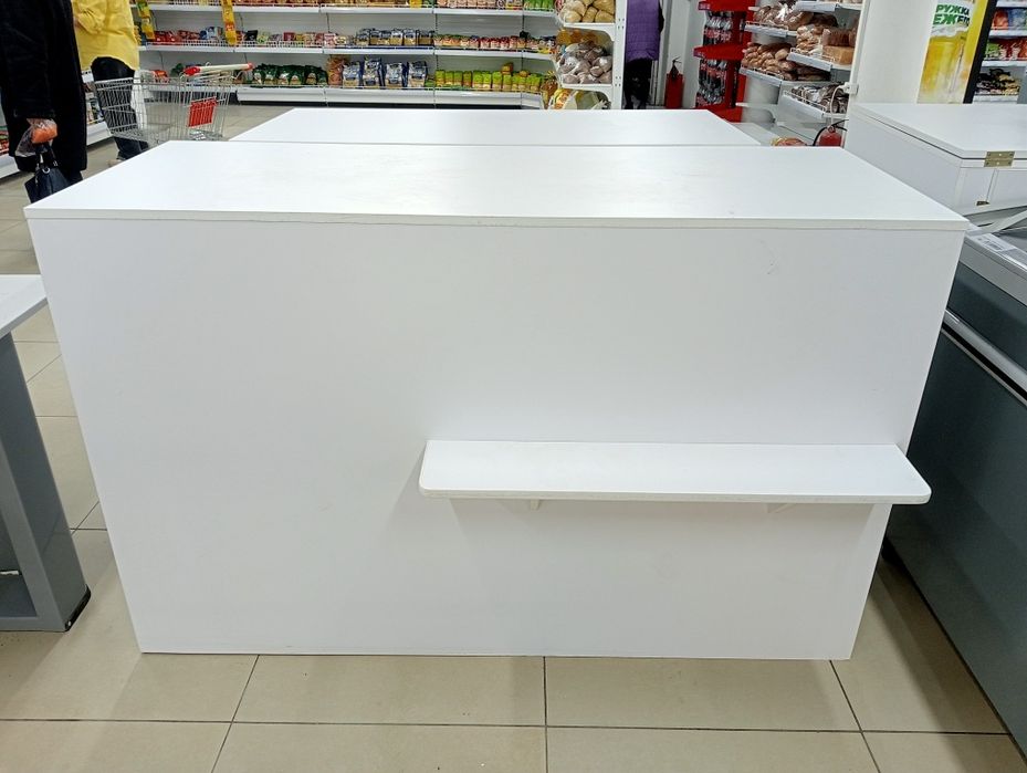 Продам новые закрытые прилавки