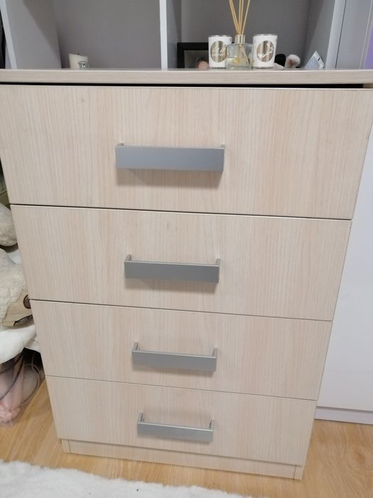 Скрин за спалня с четири чекмеджета