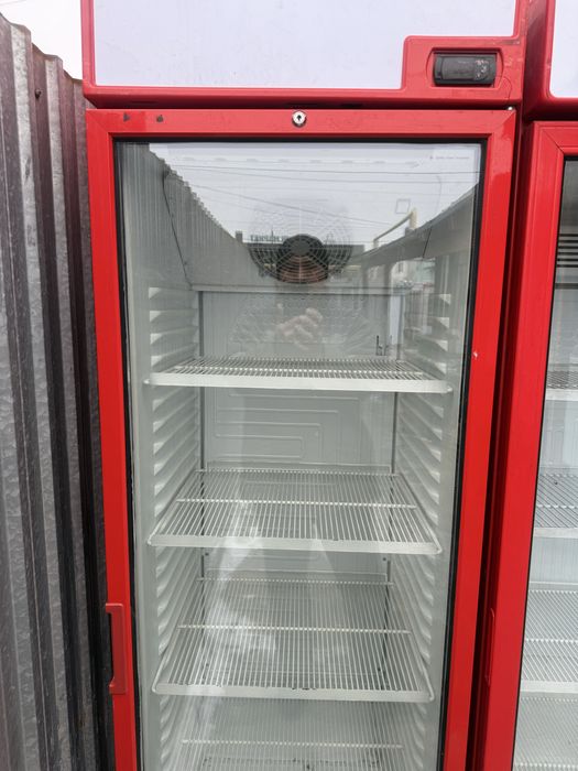 Продам витринный холодильник