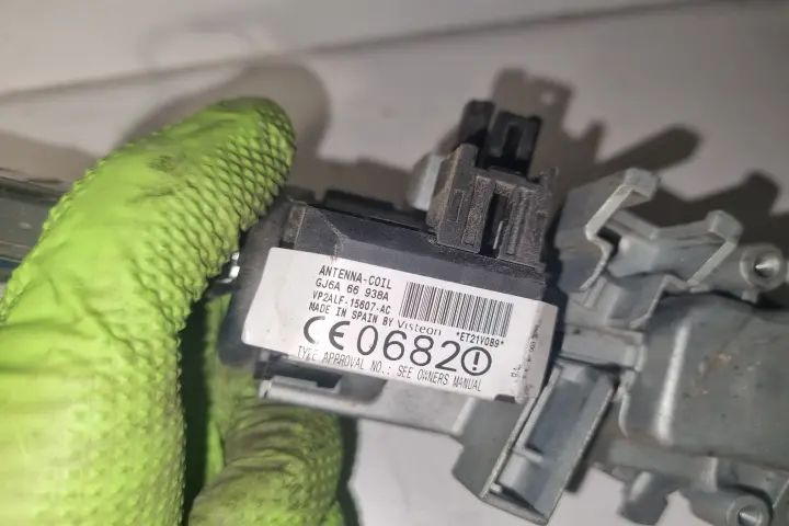 Contact cu cheie Mazda 6 2004