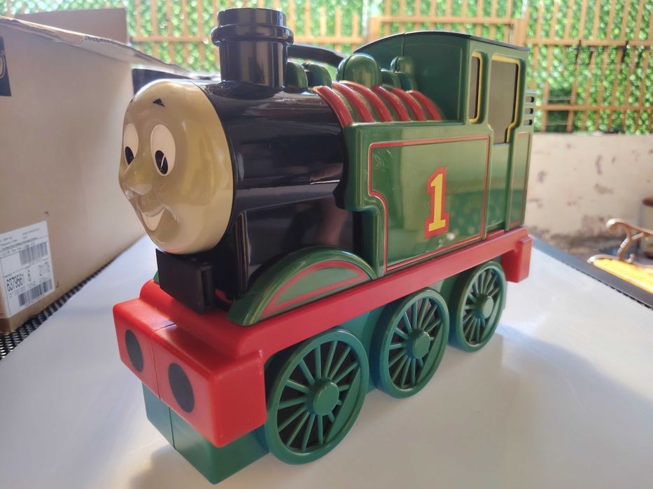 Valiză/ cutie depozitare  17 trenulete- Locomotiva Thomas