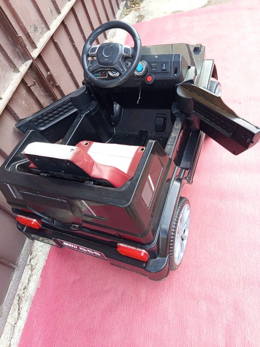 Продам ( Мерседес машина детский ) .