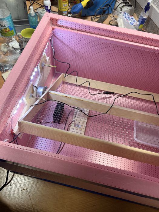 Инкубатор сотилади. Новый.