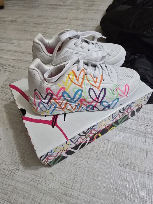 Adidasi Skechers