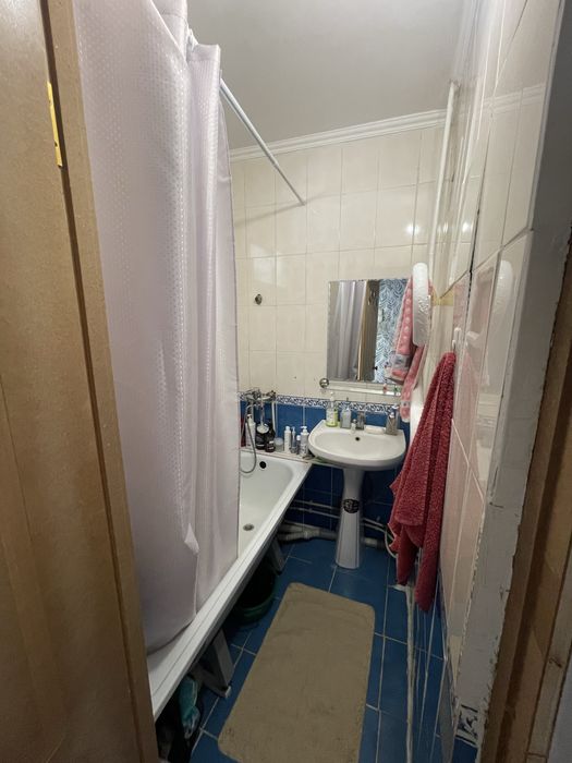 продам 4 комн.квартиру в центре