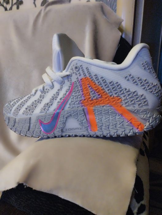 В г.Балхаш продам кроссовки