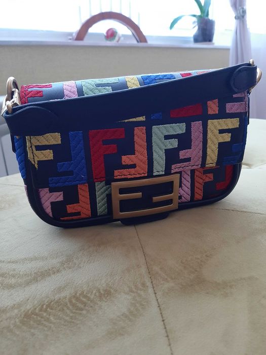 Дамска чантичка за рамо