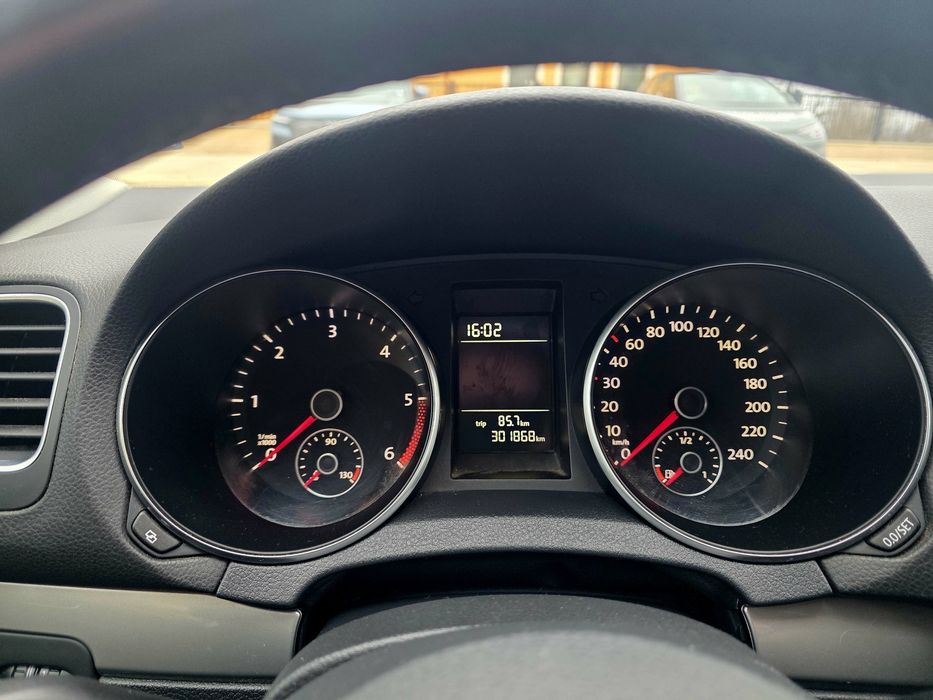 VW Golf 6 *2.0TDI * Парктроник * Ръчка