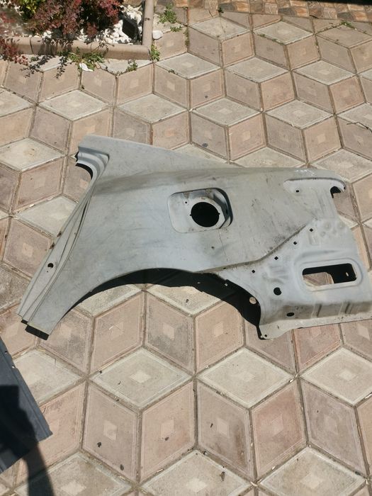 Aripa stânga dreapta spate Toyota avensis t27 2010/2011/2012 sedan ber