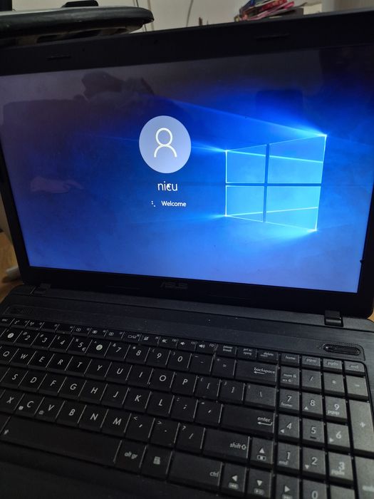 Vand laptop Asus