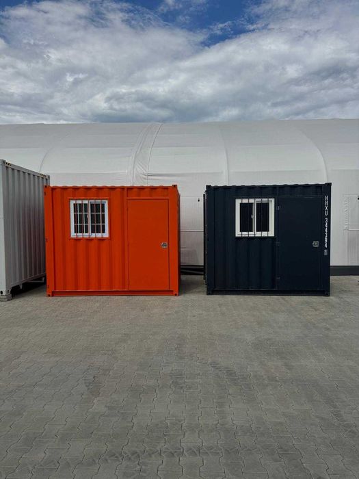 Container maritim mărime 3.00x2,23x2,51 cu usă si geam pe lateral