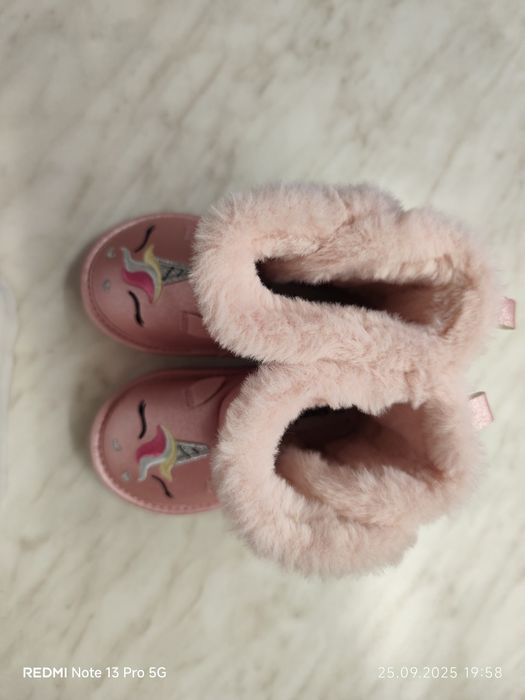 Два  чифта детски ботушки