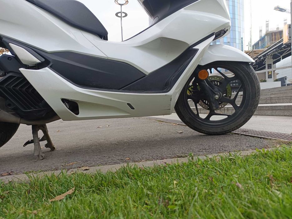 vand scuter HONDA PCX 125cmc 2023 alb 52000km