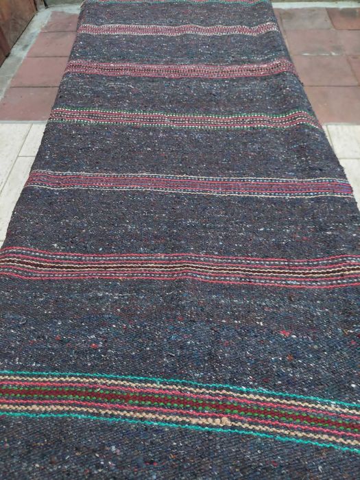 Covoare/peretare/cuverturi tesute manual