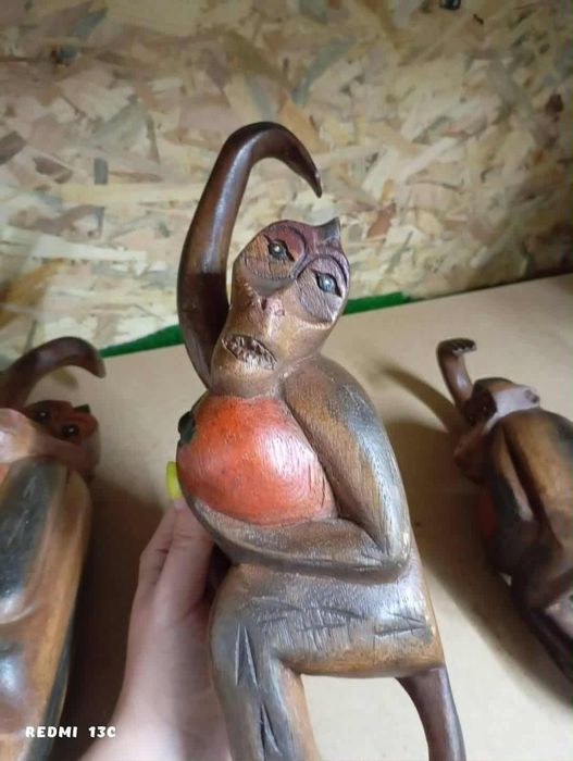 Маймуни дърворезба